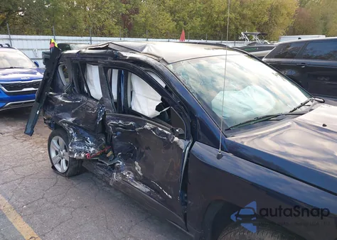 2017 Jeep Compass Latitude 4X4 z USA, uszkodzony, nr VIN 1C4NJDEB1HD210020